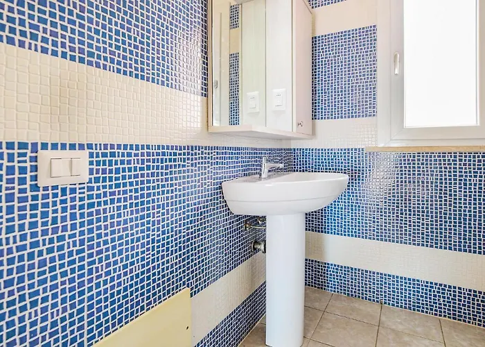 2 Bedroom Gorgeous In Hébergement de vacances *