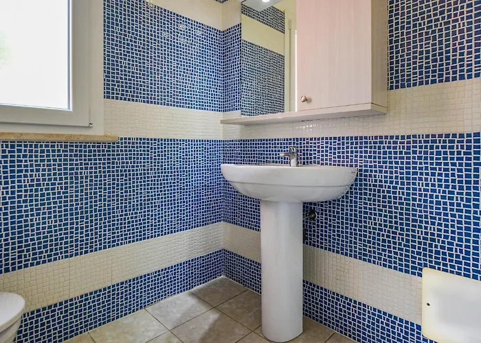 2 Bedroom Gorgeous In *